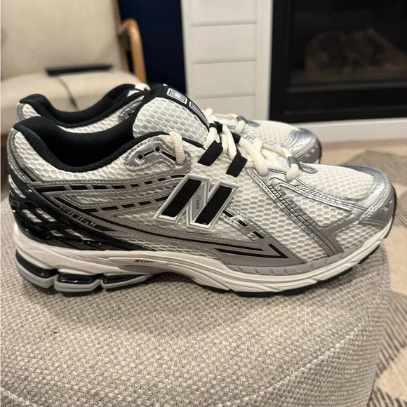New Balance 1906R Silver Metallic Black Men’s 10.5 New Without Box